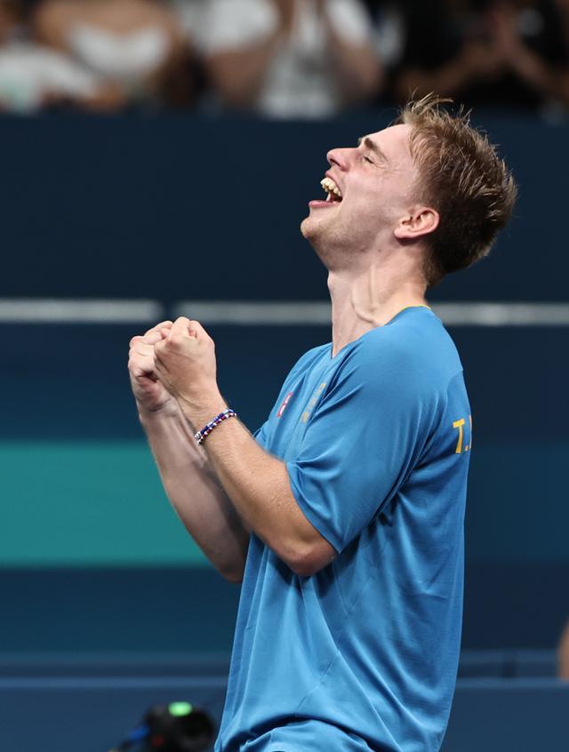 的笑容与泪 的笑容与泪